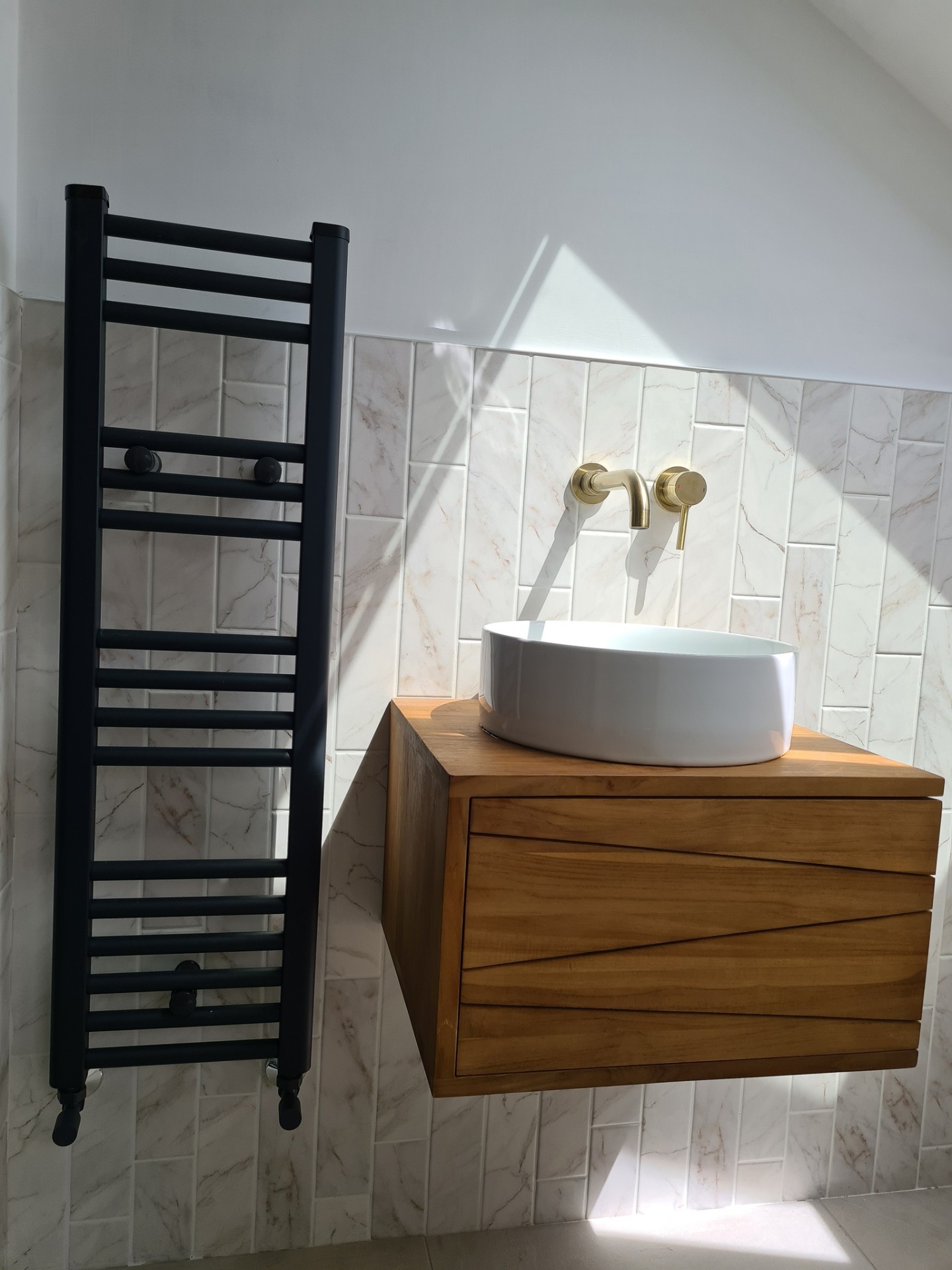 Vanity unit with marble tile surround and integrated basin